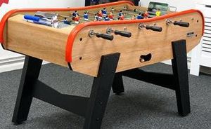 FOOS BALL TABLE FOOTBALL