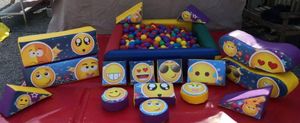 16 set Emoji & Small Ball Pit Package