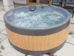 SOLID HOT TUB